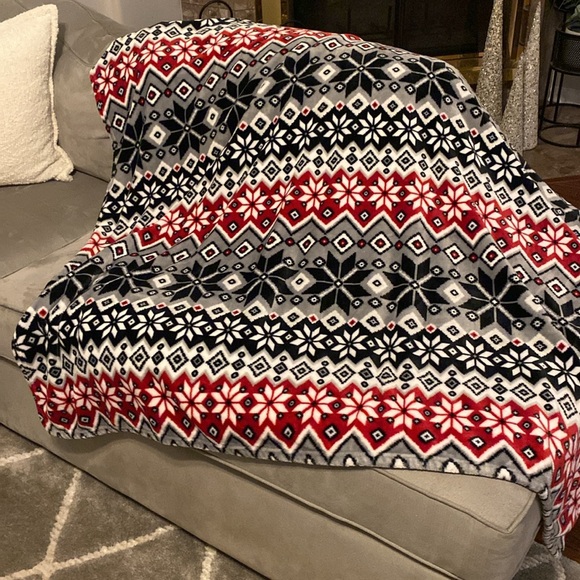 Elle Home Blanket - Picture 4 of 5